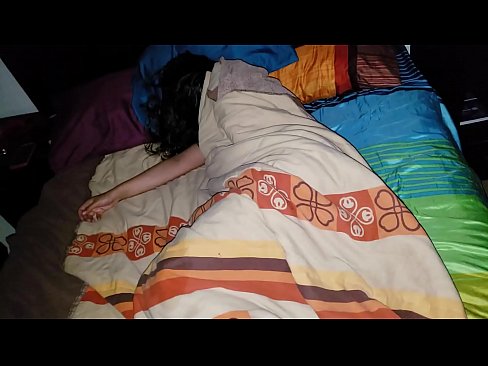 ❤️ Stepson ag bualadh lena leasmháthair óg agus í ina codladh. ☑  Porn  uainn ga.shufflesex.ru